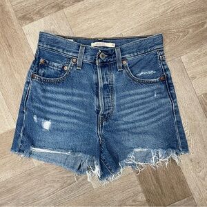 Levis Ribcage Shorts